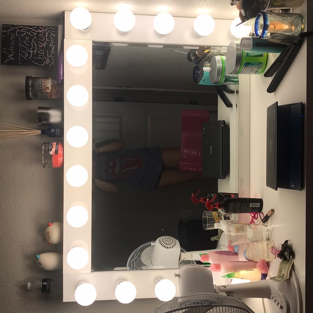 Vanity mirror